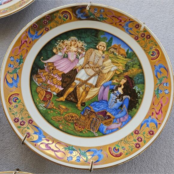 Golden Classic Plate Collection classic fairy tales  Cinderella Sleeping Beauty - Picture 3 of 8